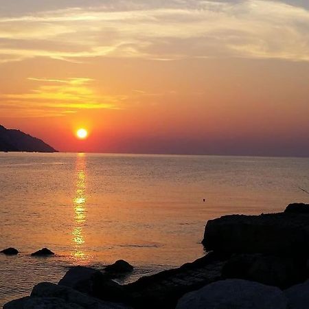 Appartamento In Villetta A 2 Passi Dal Mare E Dal Centro ペザロ エクステリア 写真